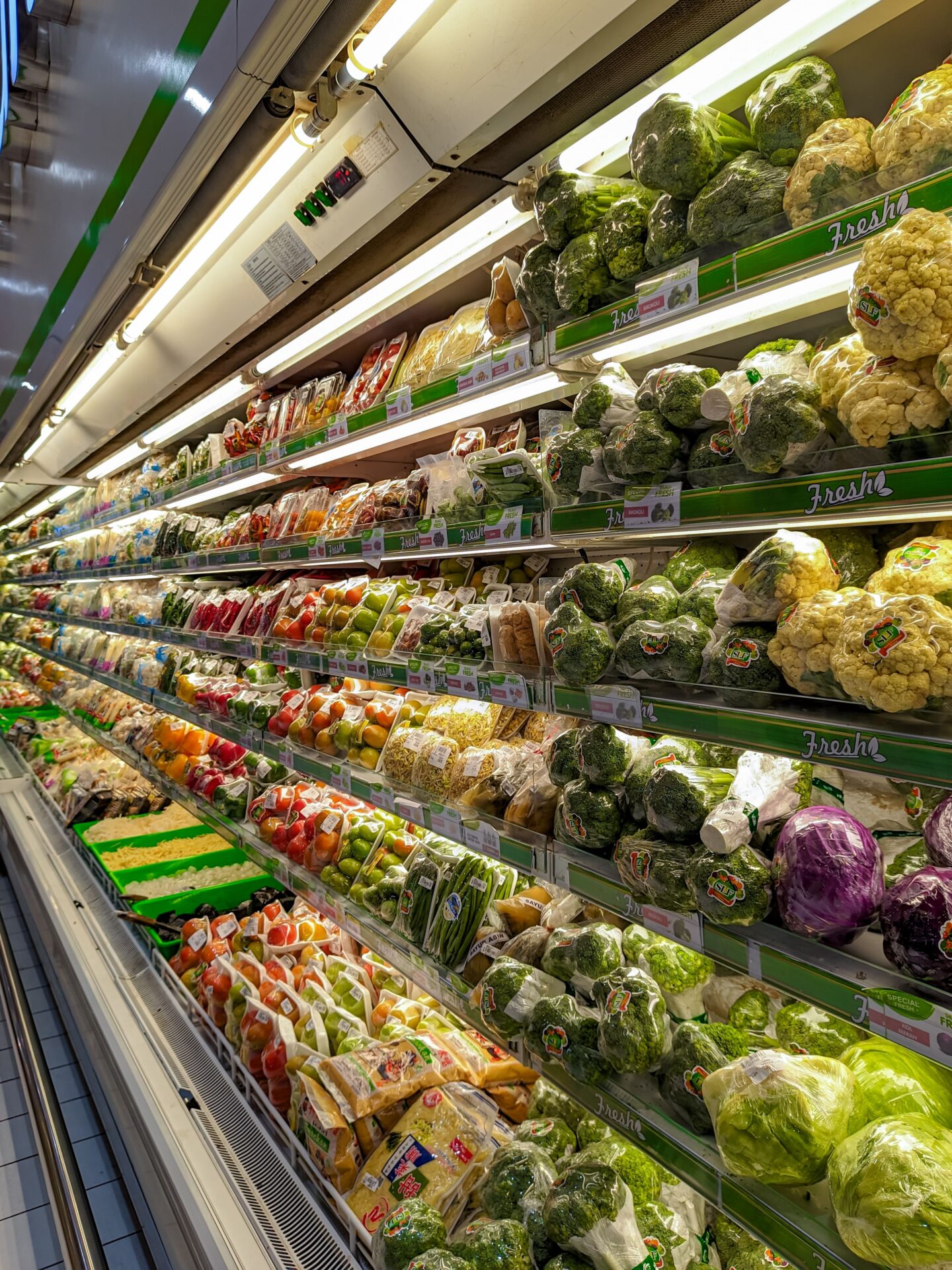 Lodówki przemysłowe wykorzystywane w sklepie i gastronomii
